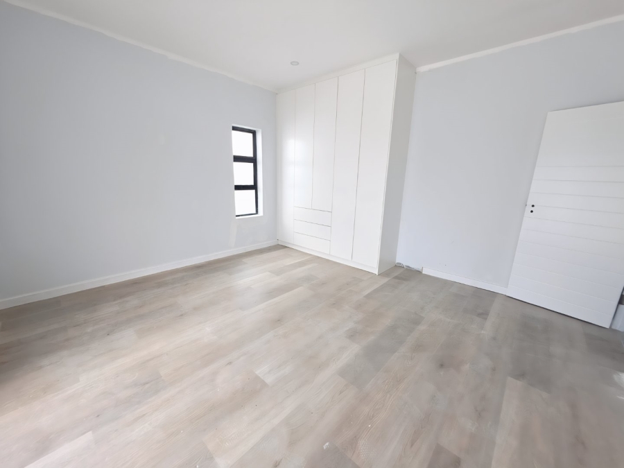 5 Bedroom Property for Sale in Sandown Western Cape